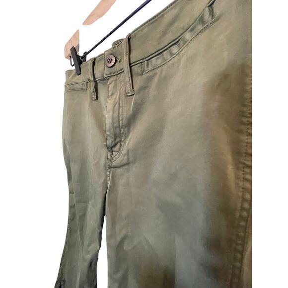 Madewell The '90s Capri Pant in Garment-Dyed Sateen Green Gorpcore Utility 27 - Picture 3 of 5